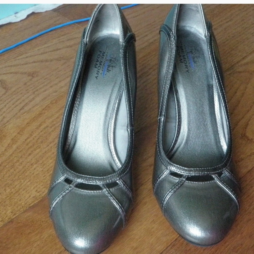 Pewter / silver / gray memory foam heels